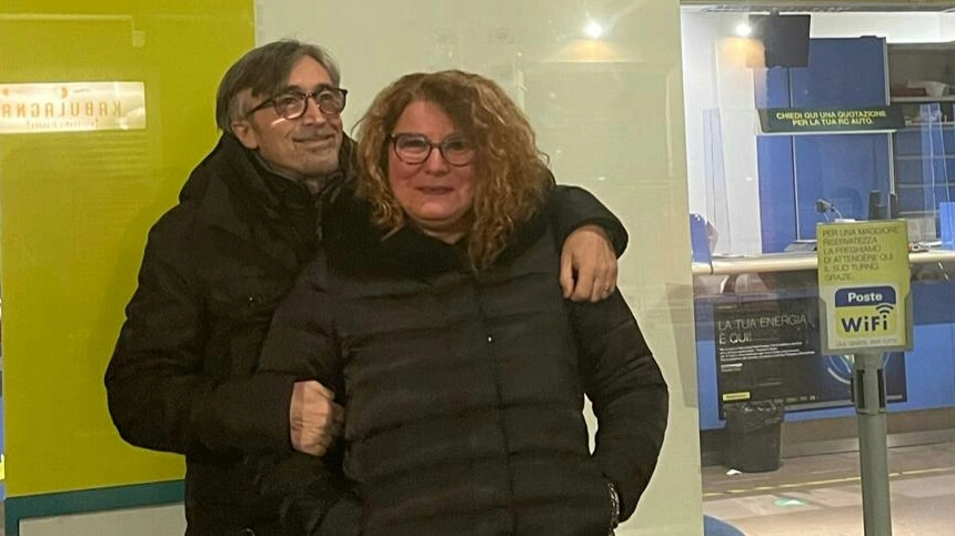 Jlenia Tacconi e Pietro Rizzo: i direttori degli uffici postali ora sposati