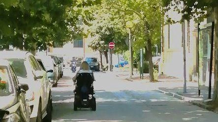 "Buchi e barriere: non è una città per disabili"