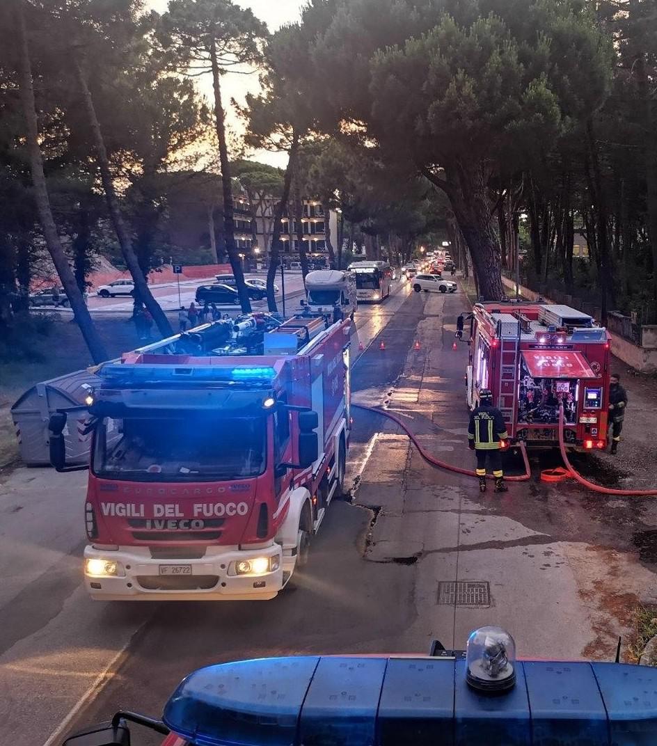 Vigili Del Fuoco Di Cervia Spegnono Incendio Nell Ex Colonia Varese A Milano Marittima