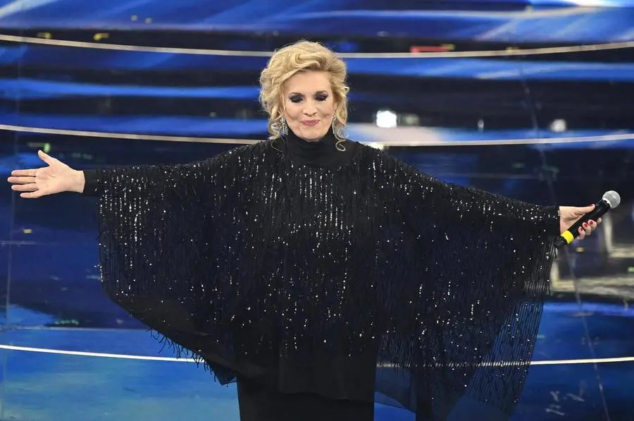 Pagelle Sanremo 2022 seconda serata: Iva Zanicchi, Donatella Rettore ed Elisa da urlo