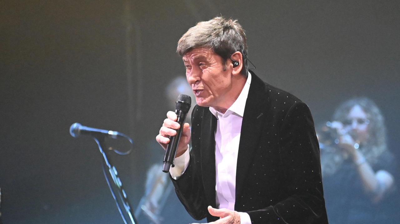 Pubblico in delirio per lo show di Gianni Morandi