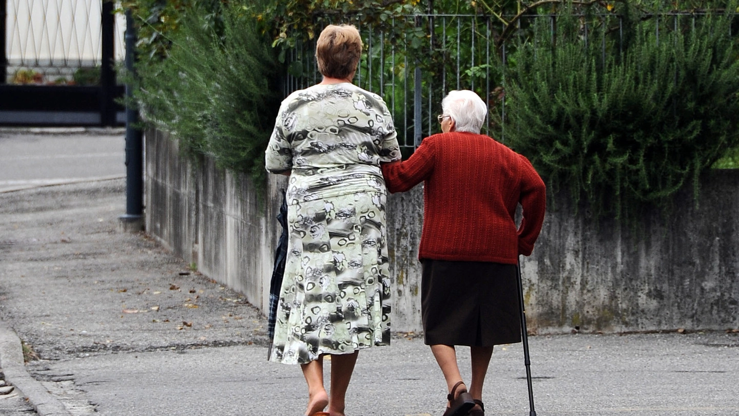 La badante pretendeva i soldi che le spettavano per il servizio prestato a casa del 59enne. Le è stata riservata un’accoglienza esplosiva