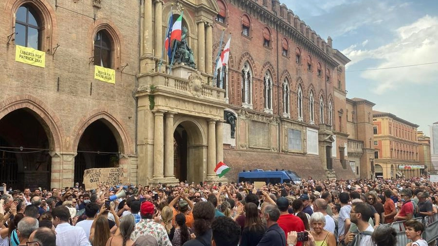 La manifestazione no green pass a Bologna (foto Schicchi)