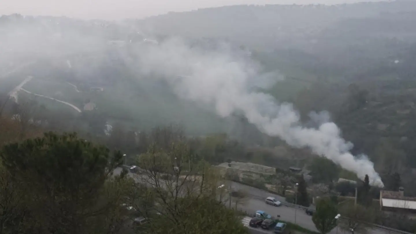 Sterpaglie A Fuoco, Nuvola Di Fumo Sulle Strade