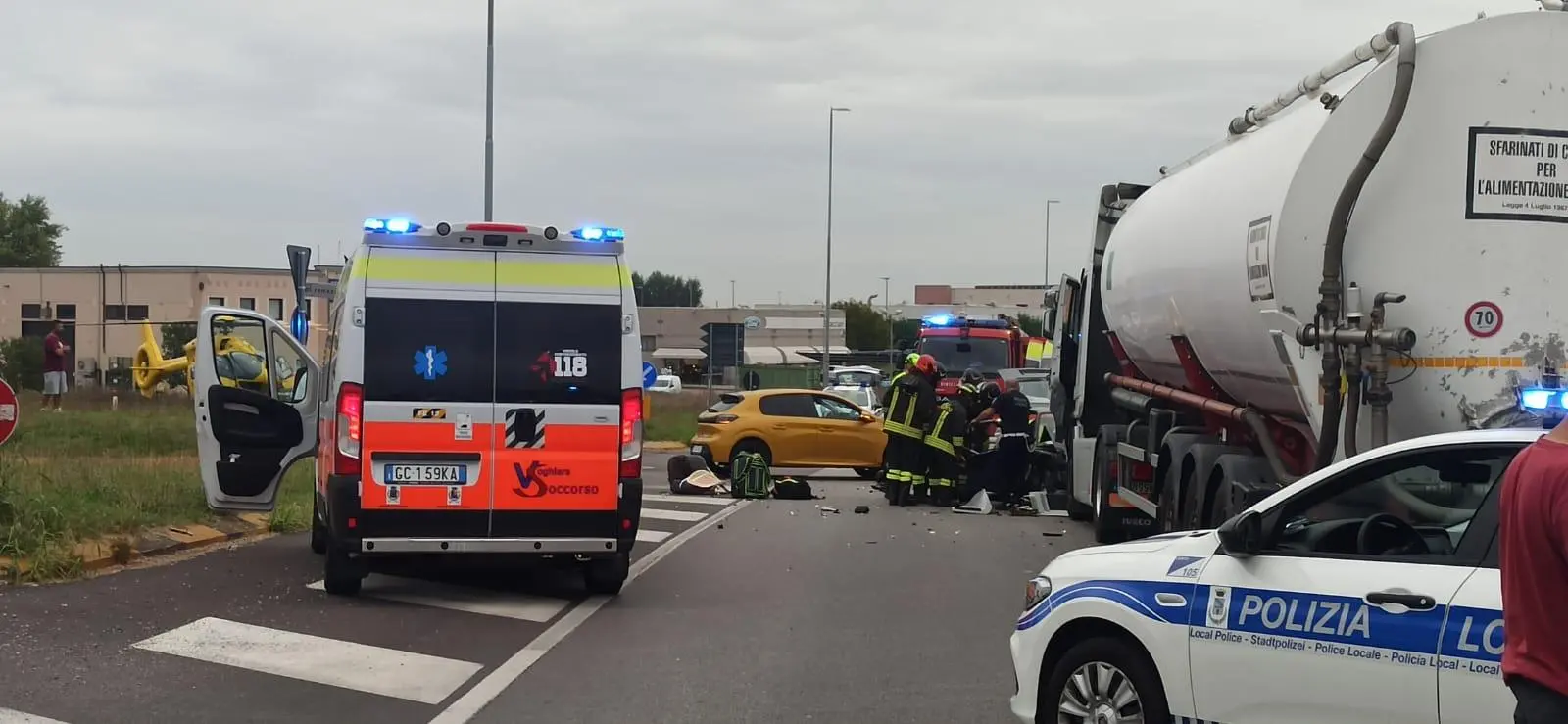 Scontro Auto-camion A Cento: Due Feriti Gravi