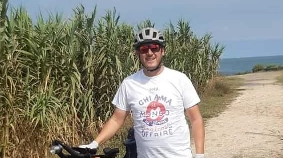 La traversata solidale  Da Reggio allo Stelvio:  l’impresa di Fabio in bici  a favore dell’Emporio Dora