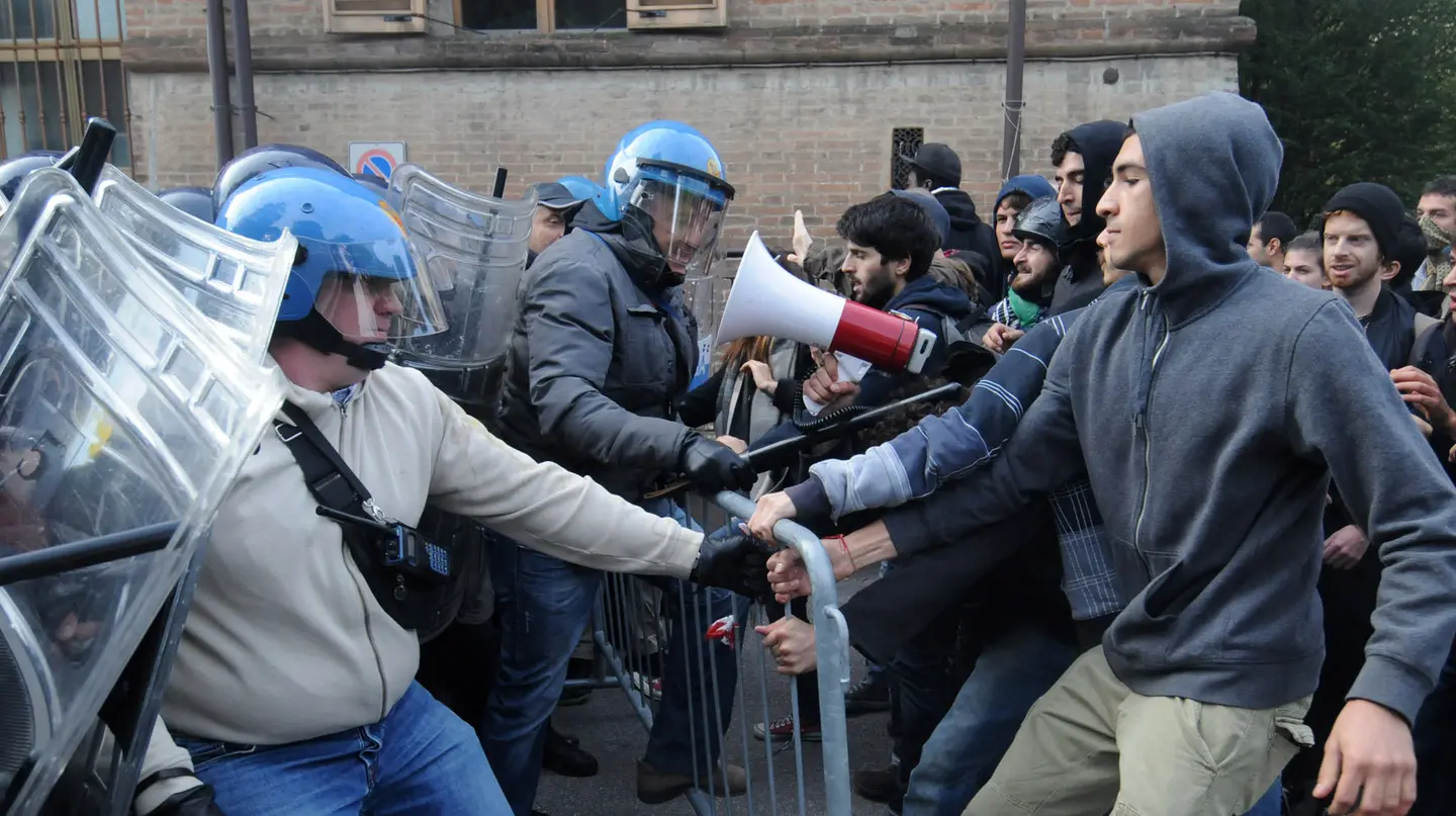 Devastazioni e scontri, due giovani arrestati