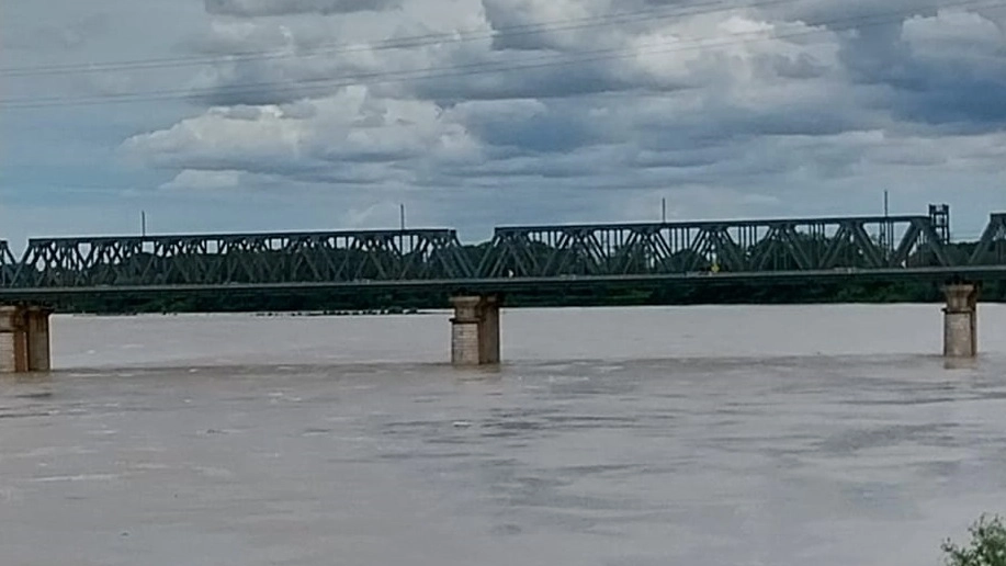 L'innalzamento del fiume Po in questi giorni a Pontelagoscuro
