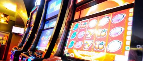 slot-machine-in-una-foto-d-archivio-a-bologna-un-barista-e-stato-ferito-al-volto-perche-non-le-accendeva-come-invece-pretendeva-il-suo-aggressore.jpg?f=21:9&q=1&w=1200