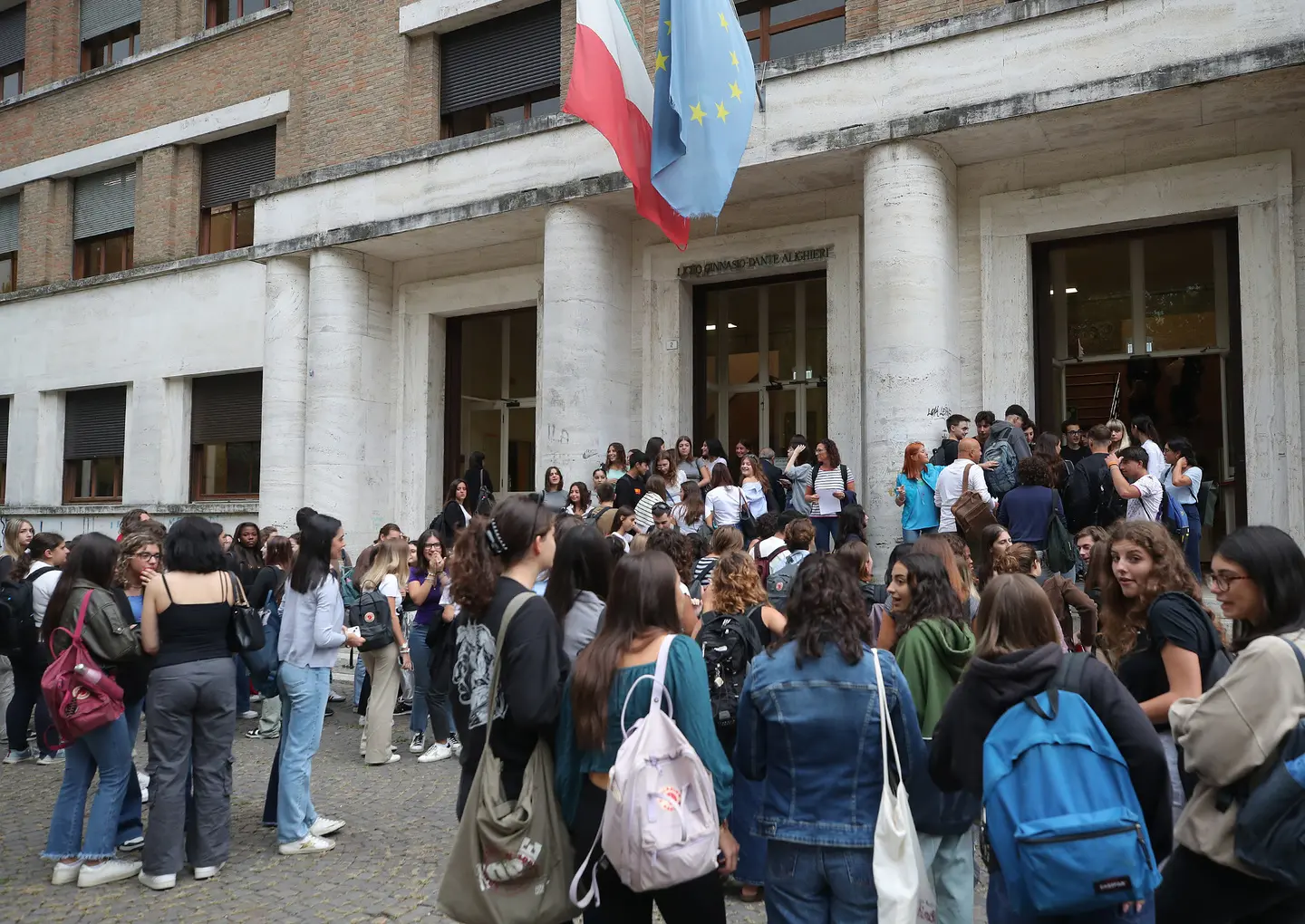 Lavori nelle scuole a Ravenna dalla palestra del liceo Alighieri