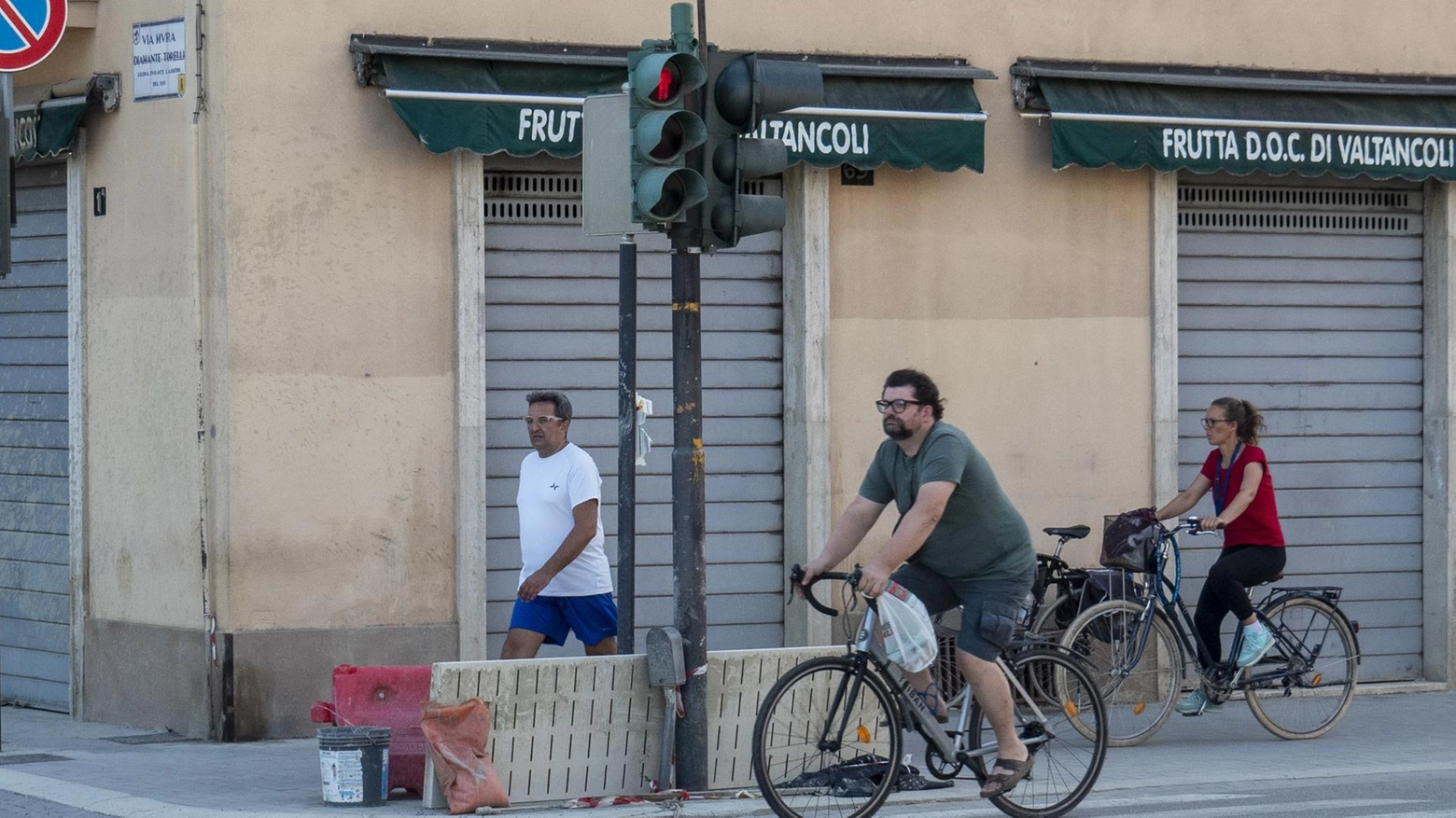 Negozi chiusi dopo l’alluvione. "È molto dura"