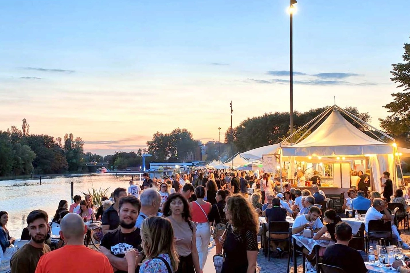 Folla allo Street food festival di Ferrara