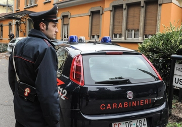 Bologna, hashish e marijuana nascosti in casa: aiuto cuoco nei guai