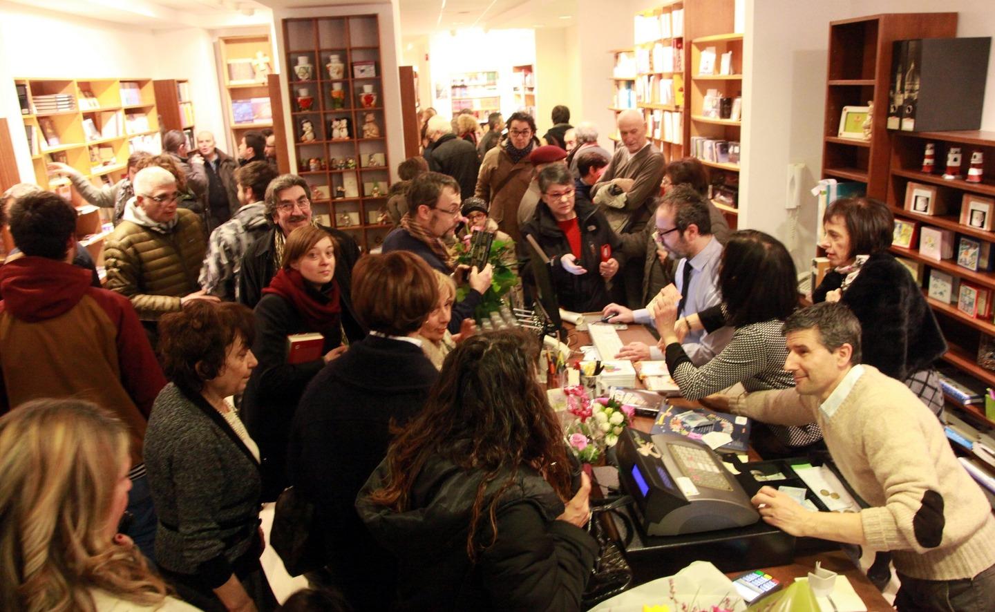 La Storica Libreria Bettini Riparte Da Piazza Del Popolo