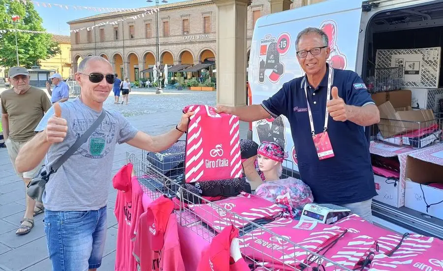 Giro d'Italia oggi, Santarcangelo invasa dai tifosi