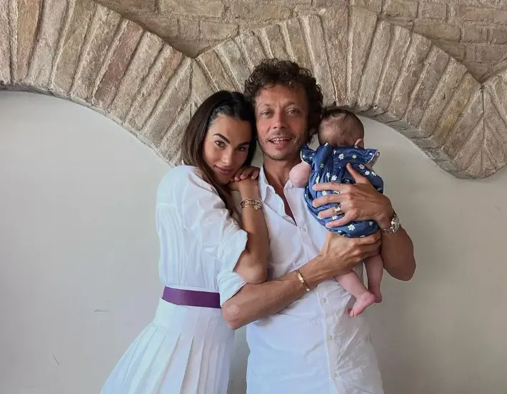 Valentino Rossi, la foto con la figlia Giulietta e la fidanzata Francesca Sofia Novello