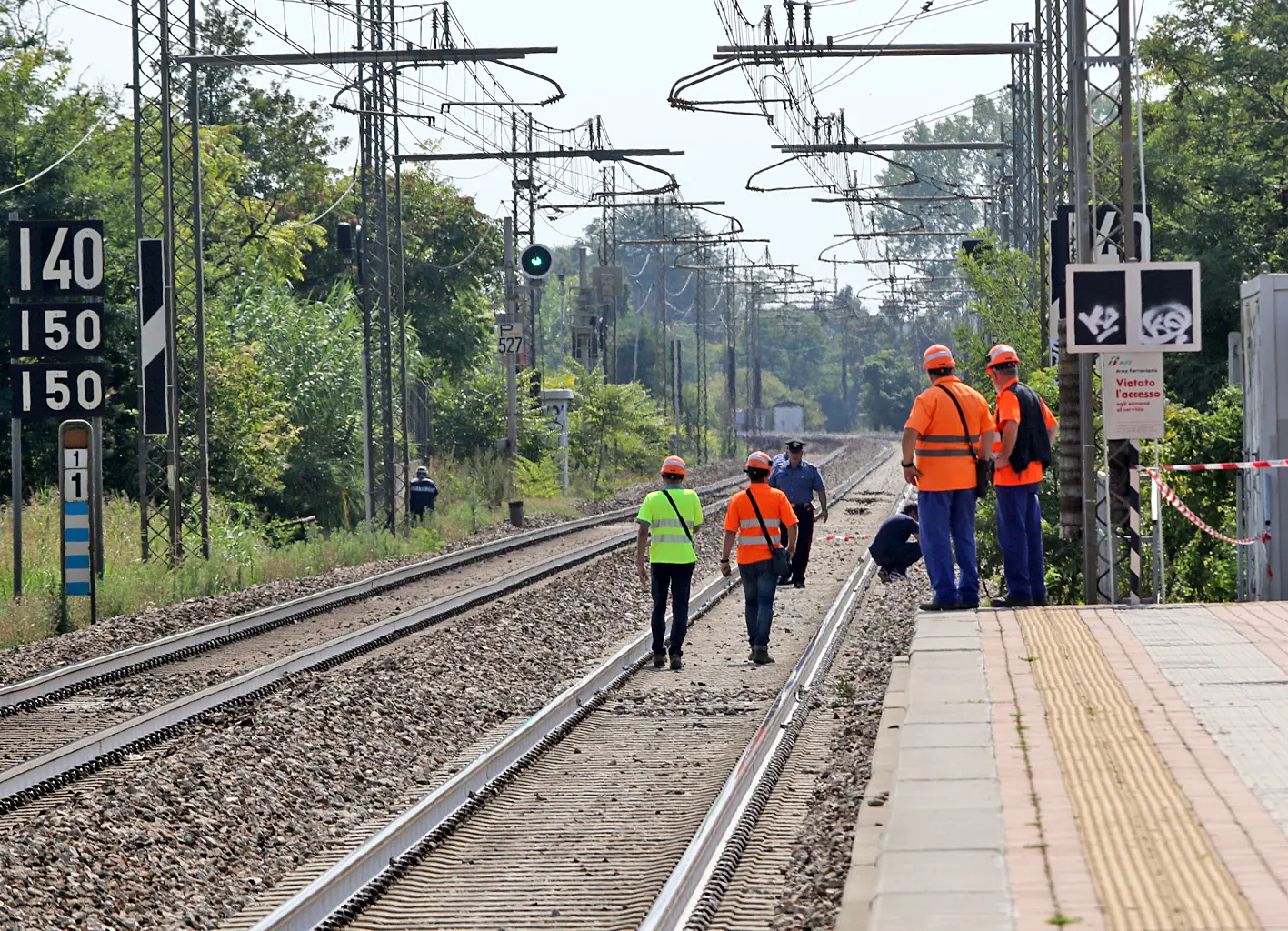 Bologna-Verona, donna morta sui binari a Calderara. Treni in ritardo