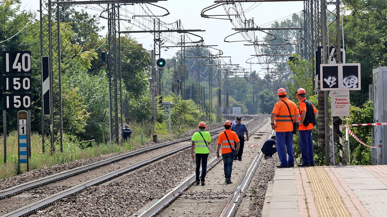 Un uomo senza vita è stato trovato vicino alla stazione Calderara Bargellino