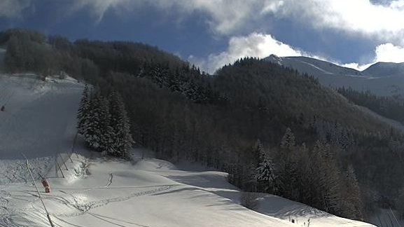 Cimone, sulle piste vuote c’è tantissima neve