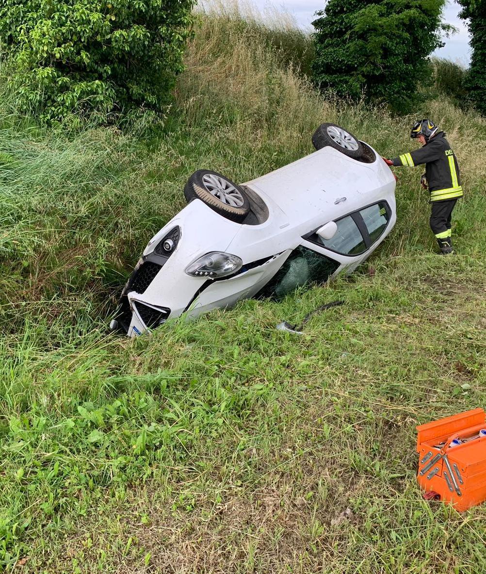 Scontro Tra Due Auto, Tanta Paura Ma Due Feriti Non Gravi Portati A Cona