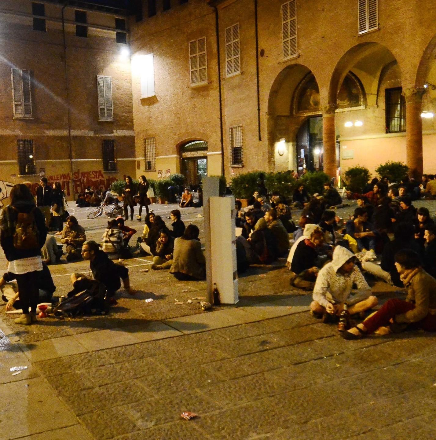 Movida In Via Petroni A Bologna, I Residenti: "Togliete I Dehor Covid"