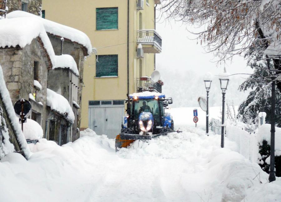 Bufera Di Neve E Vento Sulla Piana Di Castelluccio Pomeriggio Da