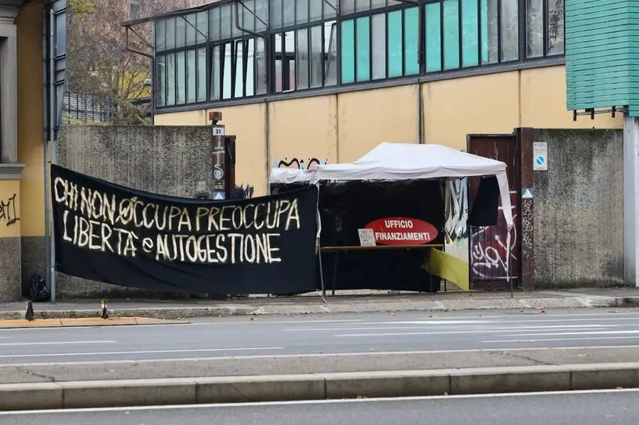 Occupazione oggi a Bologna, gli attivisti dell'Xm prendono una palazzina