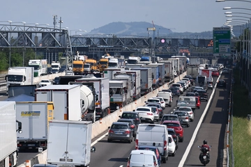 Incidente in A14 oggi, ancora uno schianto in autostrada a Bologna. Quattro auto coinvolte