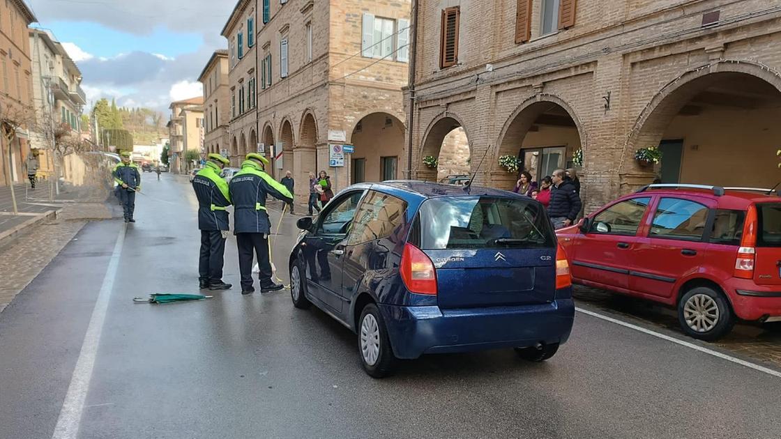 Anziana Investita Mentre Attraversa La Strada 1306