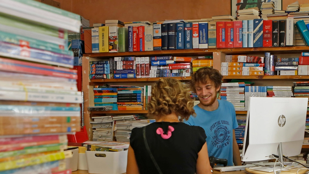 Scuola, la stangata sui libri: in prima superiore la spesa sfiora i 700 euro