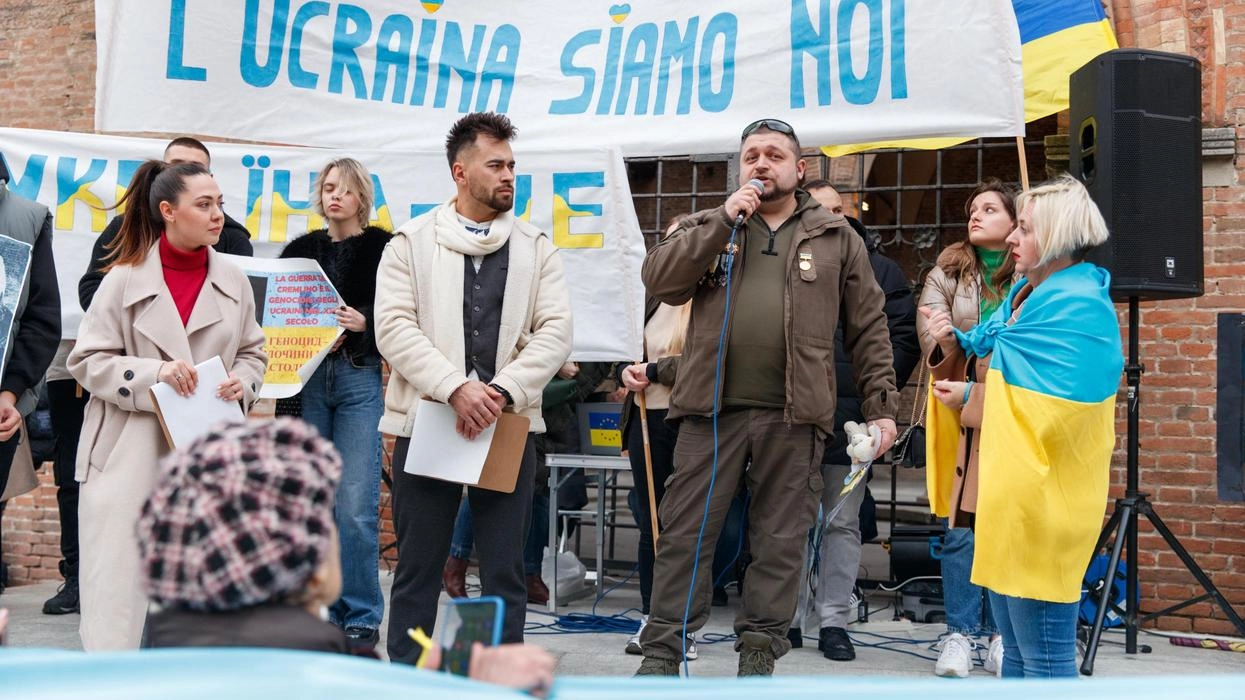 In centinaia contro la guerra. Appello degli ucraini in piazza: "Continuate a sostenerci"