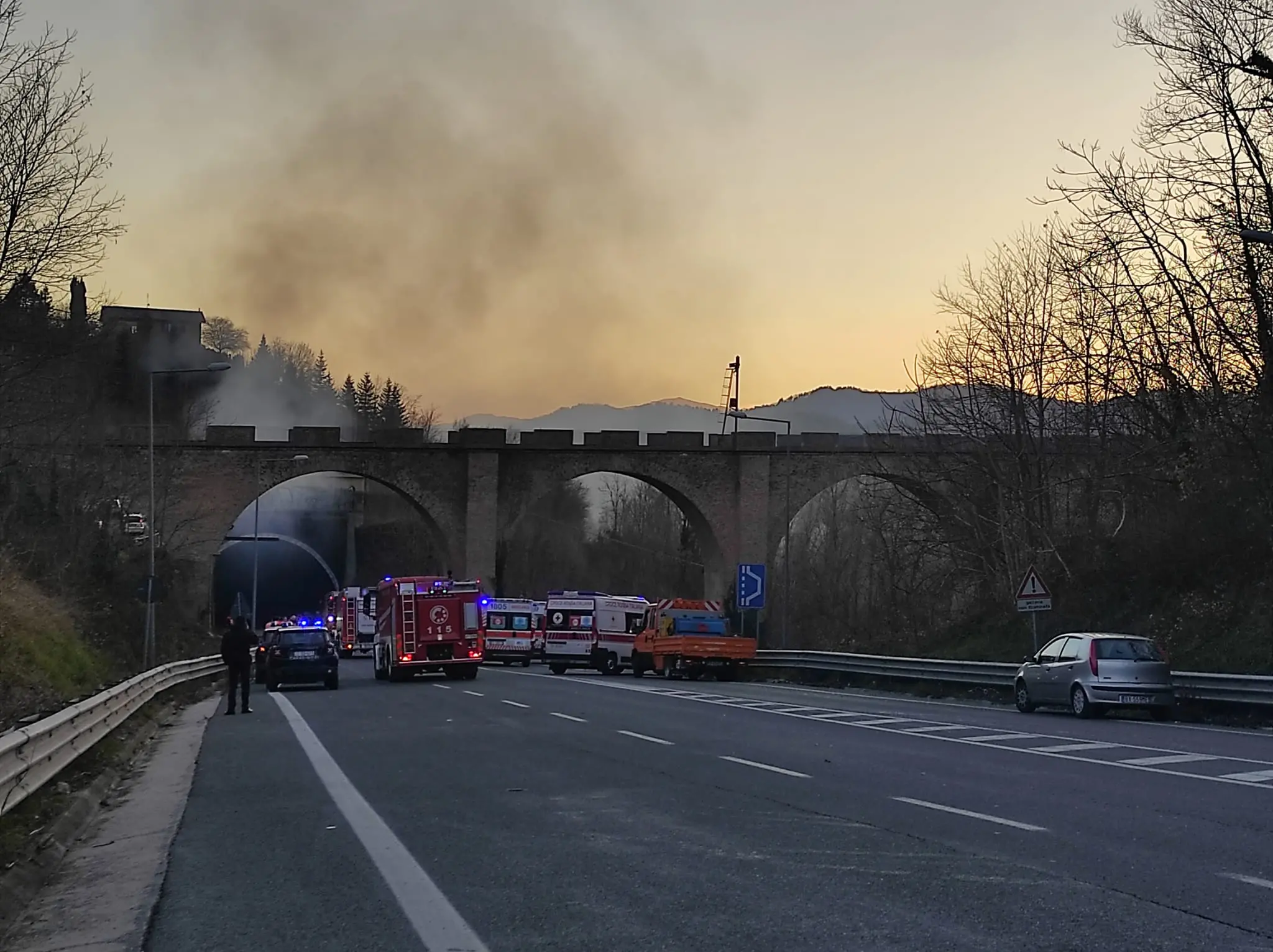 Incidente Tra Ambulanza E Pullman Di Bambini, Inferno Di Fuoco In ...