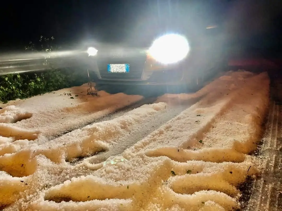 Grandine Marche, Fabriano imbiancata. "Impressionante"