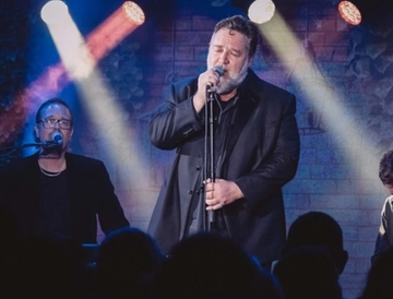 Russell Crowe, il concerto di beneficenza. Il produttore Rossi Pisu: "Così l’ho portato qui"