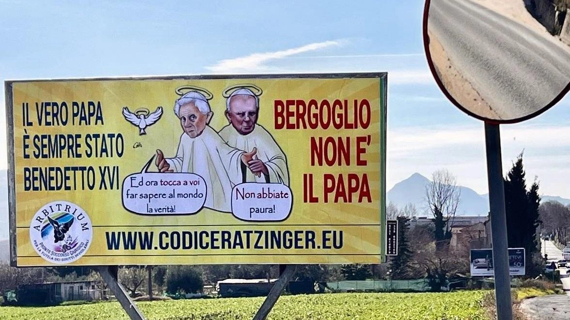Manifesto choc sulla provinciale: "Bergoglio non è il vero Papa"