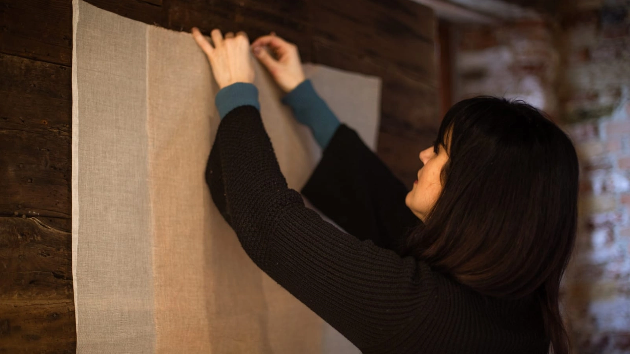 L'allestimento della mostra dell'artista Claudia De Luca a cura di Lucrezia Caliani