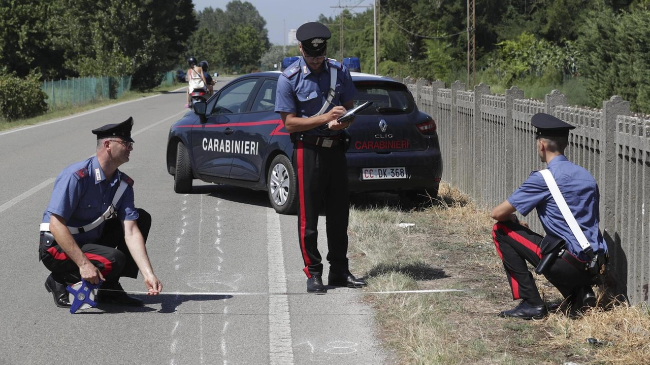 I rilievi dei carabinieri (Foto Ansa)