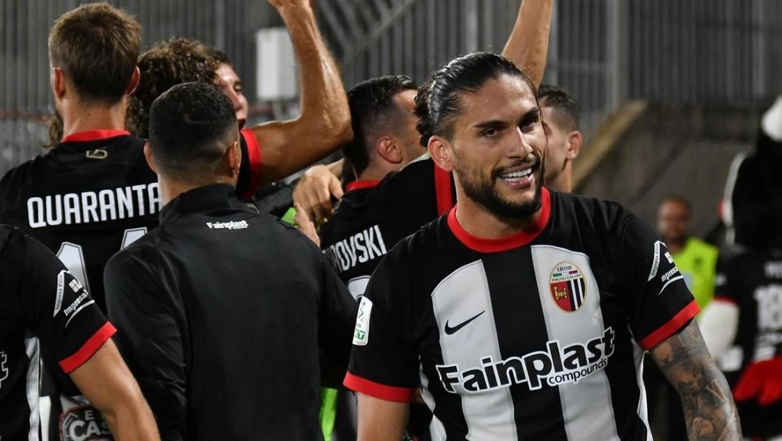 L Ascoli Torna A Sorridere Con Mendes Battuto Il Catanzaro Per