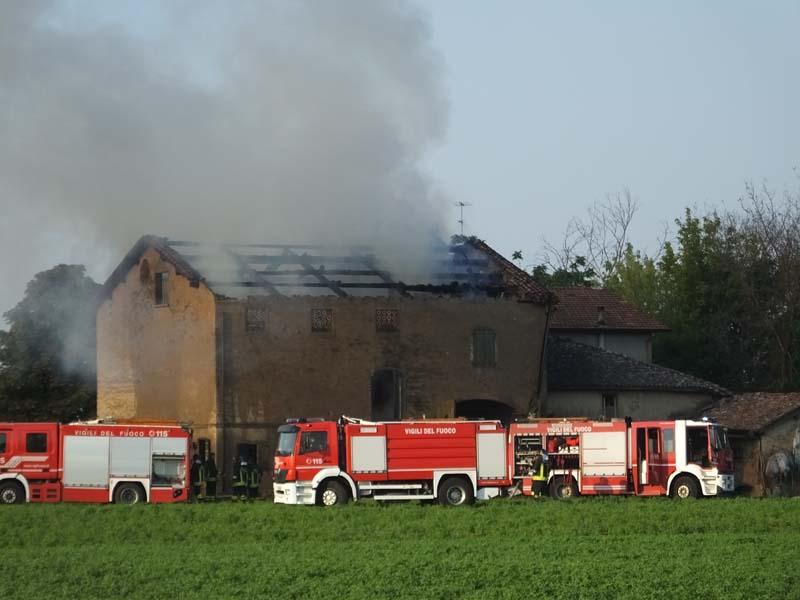 Rio Saliceto Incendio Distrugge Un Fienile Guarda Le Foto