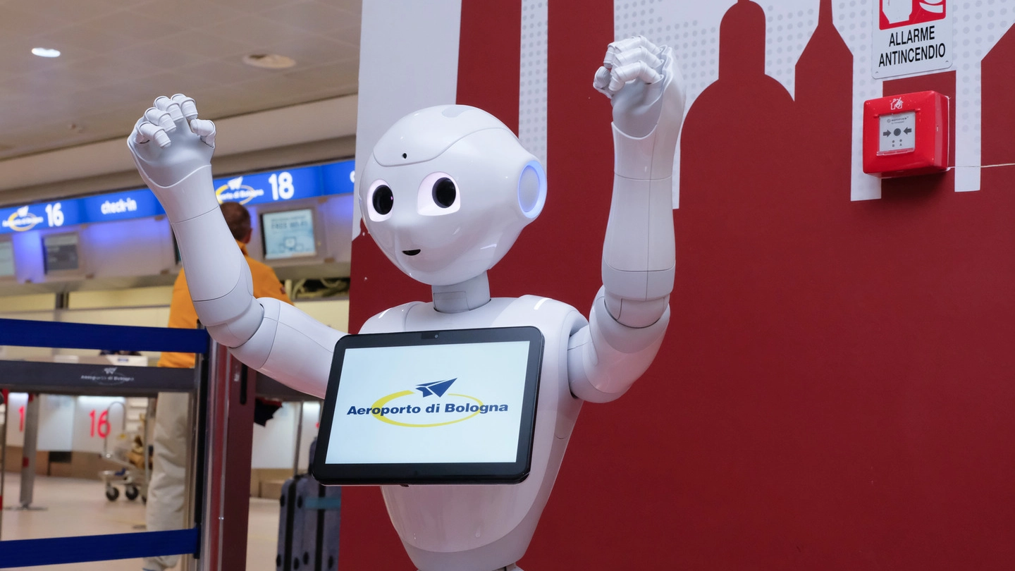 Aeroporto di Bologna, il robot Pepper (FotoSchicchi)