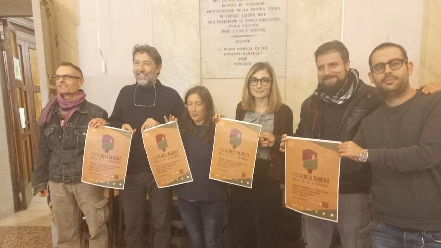 Gli organizzatori della festa dell'albero