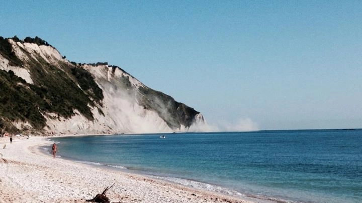 Terremoto ad Ancona, si stacca un pezzo del Conero