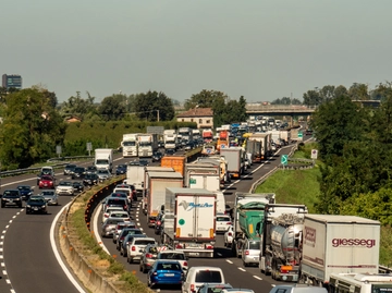 Incidente in A14 oggi, lunghe code fra Bologna Castel San Pietro: un ferito