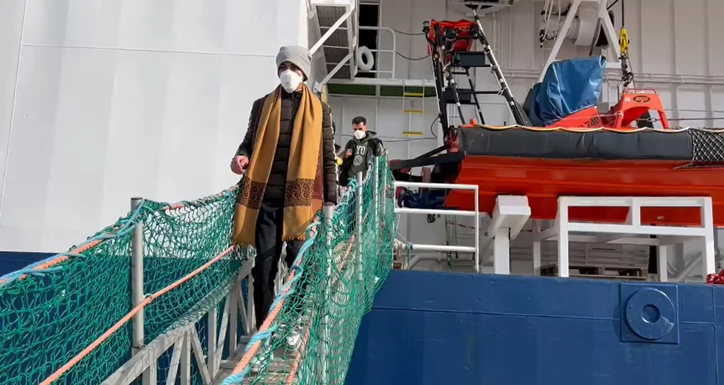 Ancona, Al Porto Le Foto Dello Sbarco Dei 48 Migranti Della Geo Barents