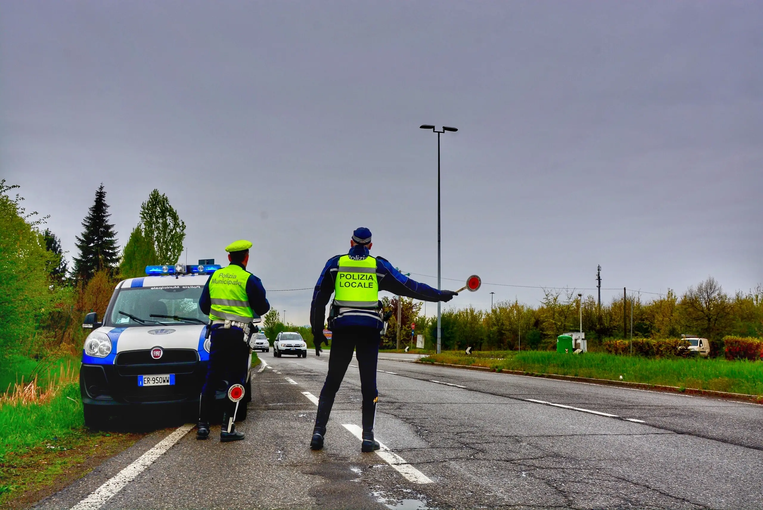 Forlì, guidava con la patente revocata da sette anni. Multato