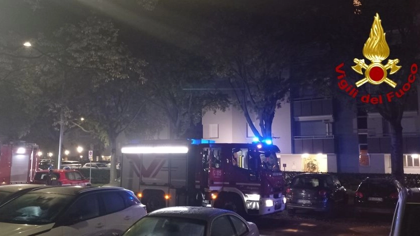 Tragico incendio nella notte a Modena: muore a 32 anni nell'appartamento in fiamme