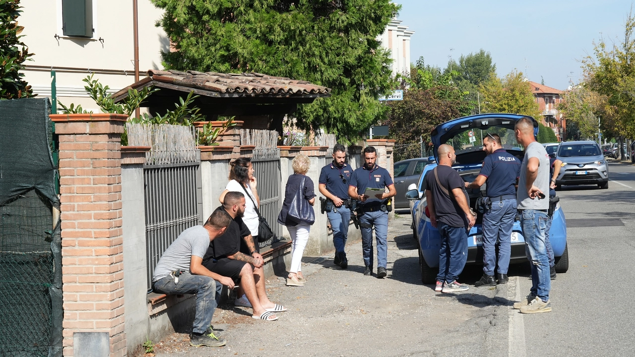 Bambina precipitata dalla finestra di un appartamento al terzo piano a Modena, sul posto la polizia (FotoFiocchi)