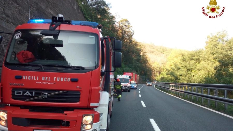 Intervento dei vigili del fuoco in autostrada (foto d'archivio)