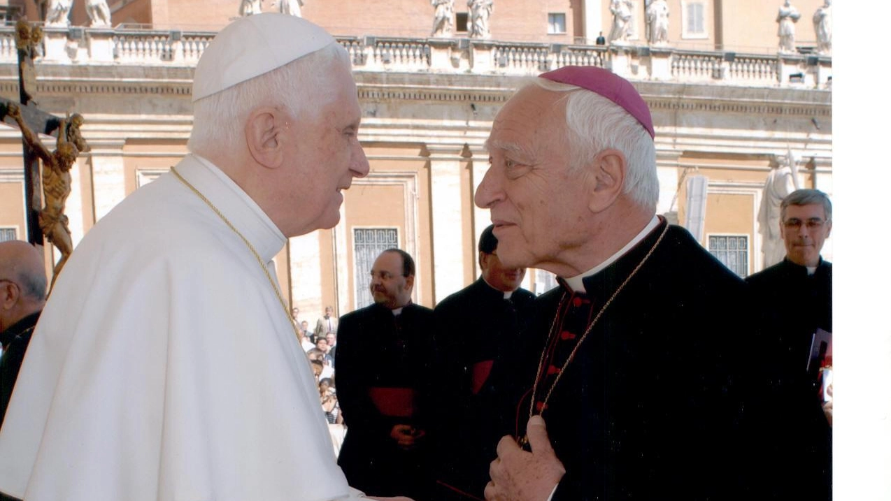 Monsignor Luigi Bettazzi con papa Ratzinger