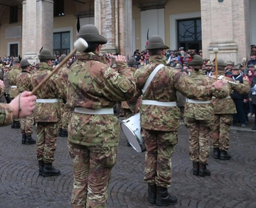 Alpini a Rimini, l'accusa: "Decine di donne molestate". Loro: "Nessuna denuncia"